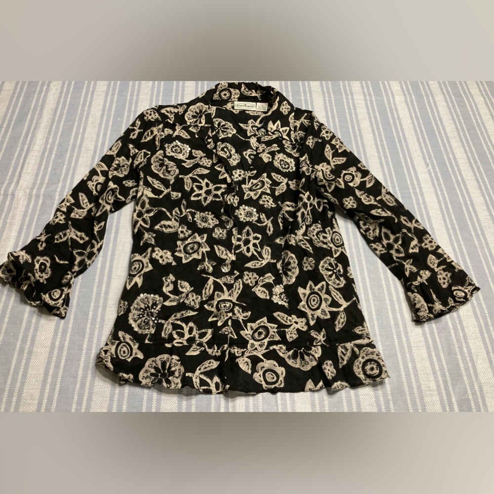 Patchington black and cream colored blouse.